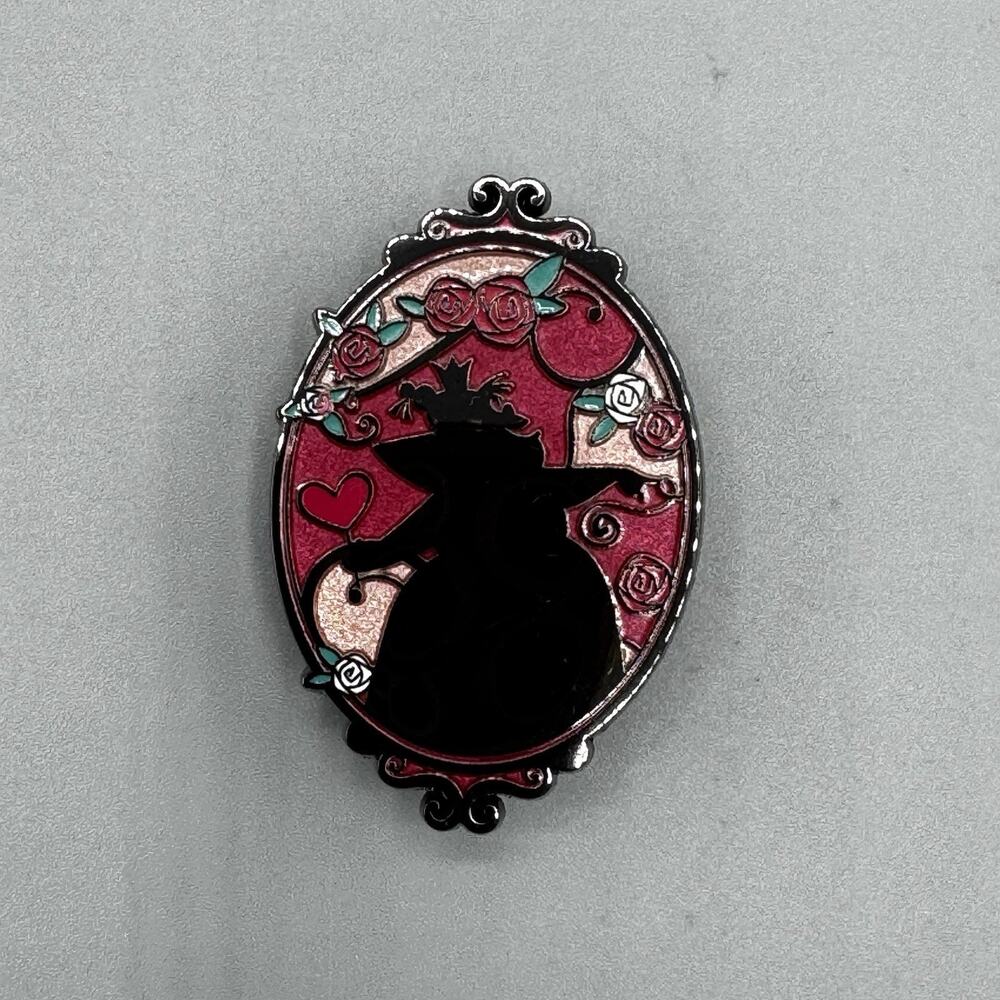 Disney Alice In Wonderland Silhouette Blind Enamel Pin - QUEEN OF HEARTS